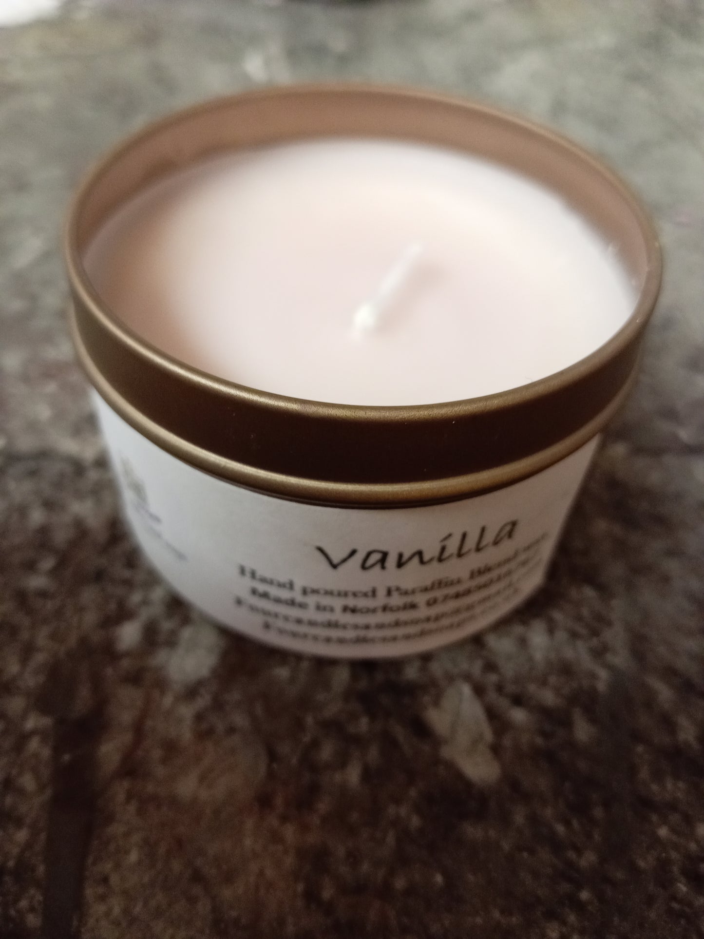 Vanilla 150g candle In a tin