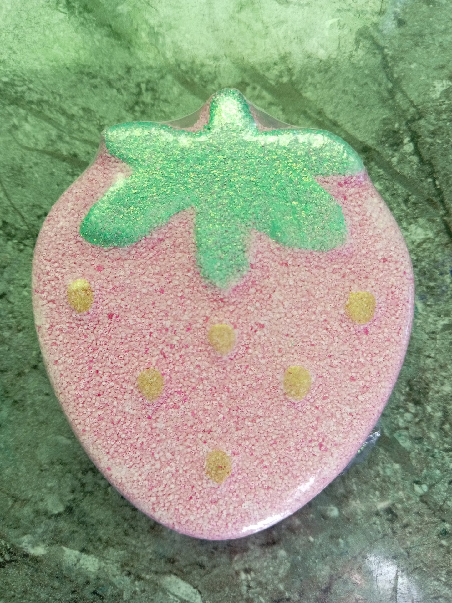 Strawberry bath bomb 80g